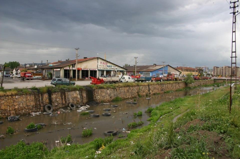 <p>Aydın, derenin üzerinin kapatılmasının sürekli talep edildiğini ancak bunun yerine ıslah edilerek şehre ve bölgeye değer katan bir yapıya kavuşturduklarını ifade etti.</p>

<p> </p>
