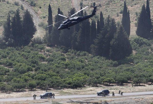 <p>Tatbikatta; yaralı pilotu kurtarma ile düşman derinliklerinden helikopter ile kaçırma operasyonları da canlandırıldı.</p>