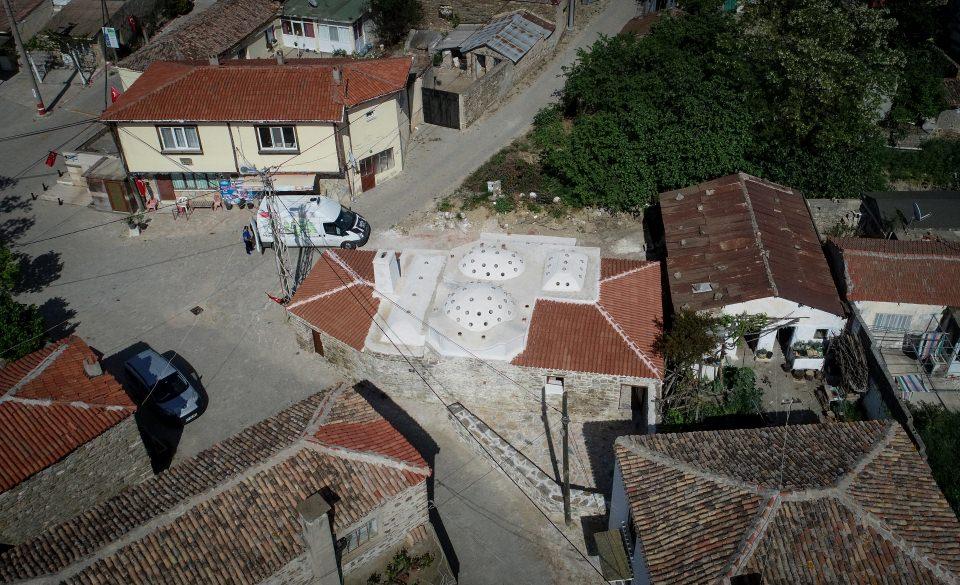 <p>Çanakkale Savaşları'nda Türk askerlerine hizmet veren ve Gazi Mustafa Kemal Atatürk'ün de o dönemde kullandığı bilinen Büyük Anafarta köyündeki tarihi hamam, restorasyonun ardından turizme kazandırılacak.</p>
