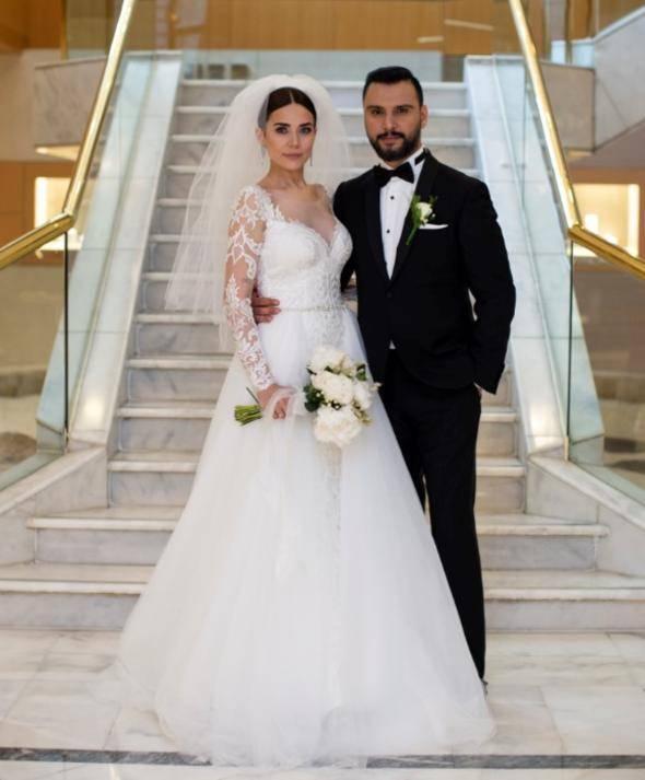 <p>Çiftin nikah şahitliğini de Cumhurbaşkanı Erdoğan ve İçişleri bakanı Süleyman Soylu yaptı.</p>