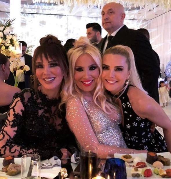 <p>Alişan, 'Evet' demeden önce Erdoğan'dan izin isteyince salonda kahkaha tufanı koptu.</p>
