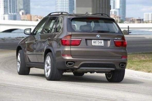 <p>Shuanghuan SCEO - BMW X5</p>
