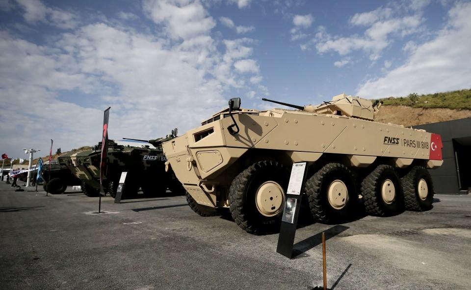<p>PARS 8x8'in versiyonu olan AV8, 257 adet ve 12 farklı görev konfigürasyonuyla Malezya ordusu tarafından tercih edildi. Umman Kara Kuvvetleri için de PARS III 8x8 ve PARS III 6x6 olmak üzere toplam 13 konfigürasyonda 172 zırhlı araç siparişi alındı.</p>
<p> </p>