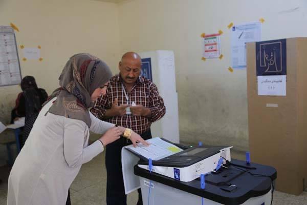 <p>Başkent Bağdat'ın yanı sıra Irak Kürt Bölgesel Yönetimi (IKBY) ve  ülkenin diğer kentlerinde kurulan seçim merkezleri sabah erken saatlerde  kapılarını seçmene açtı. </p>

<p> </p>
