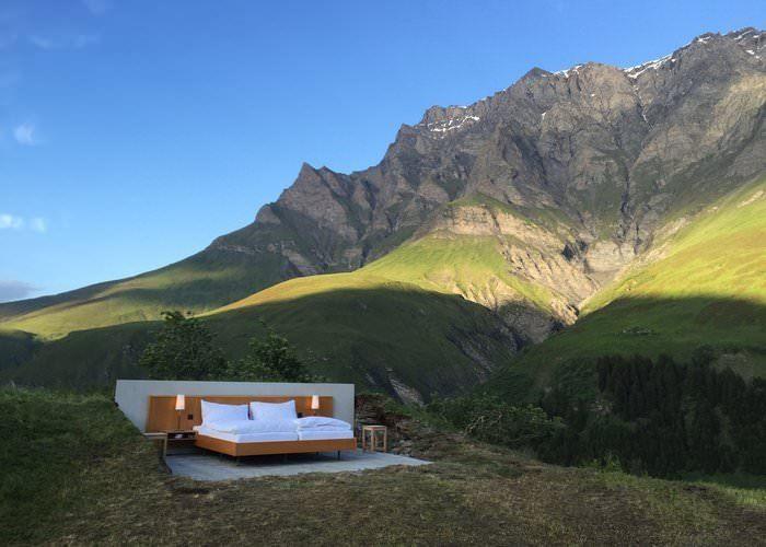 <p>Otelde kalanlar Alp dağlarının temiz havasının ve eşsiz doğasının içinde dinlenme fırsatı buluyorlar. </p>
