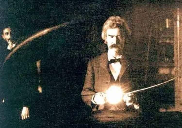 <p>1894 yılına ait ilginç bir fotoğraf.. Mark Twain, Nicola Tesla'nın laboratuvarında</p>

<p> </p>
