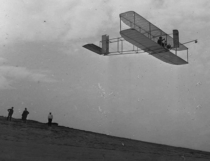 <p>Tarihteki ilk uçak, 1911 yılında Orville Wright tarafından 9 dakika 45 saniye uçuruldu.</p>

<p> </p>
