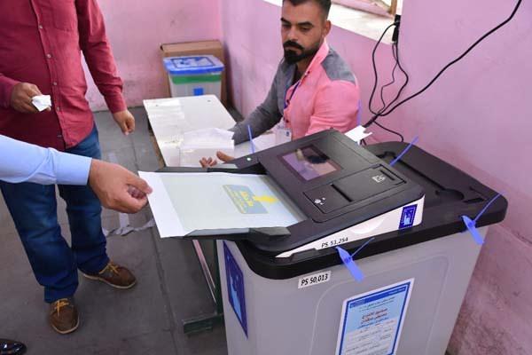 <p>Irak’ta genel seçimler için kurulan seçim sandıklarda oy verme işlemi başladı.</p>

<p> </p>

