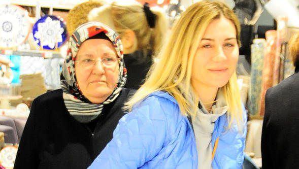 <p><strong>Ayla Çelik ve annesi</strong></p>
