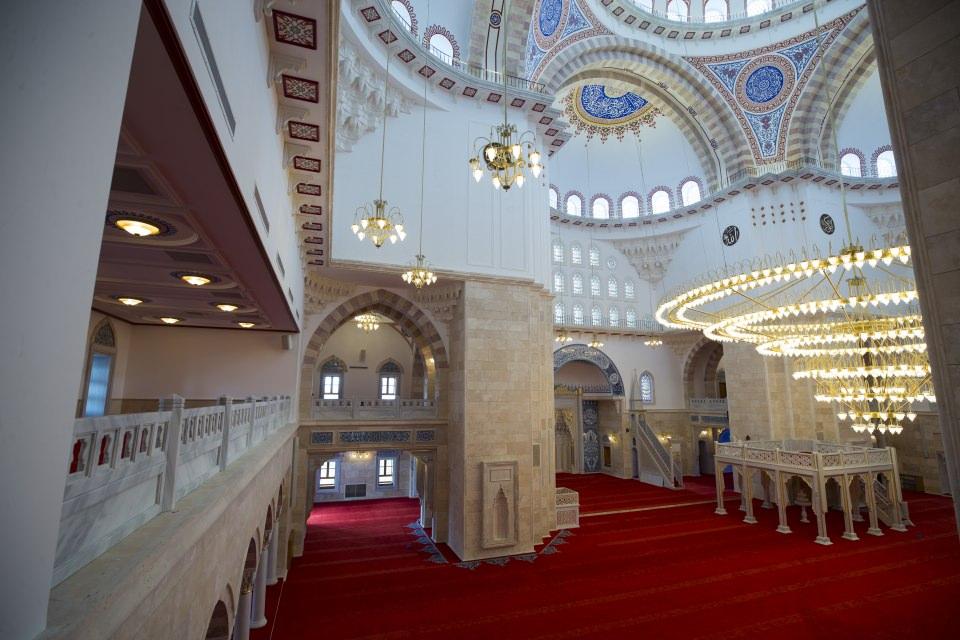 <p>Caminin iki katlı olduğuna dikkati çeken Tokcan, alt katın farklı anlayışla yapıldığını ve çinilerle kaplandığını dile getirdi.</p>

<p> </p>
