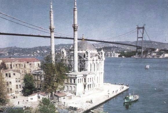 <p>Ortaköy'den henüz inşa halindeki Boğaziçi Köprüsü'ne bakış (1973)</p>

<p> </p>

<ul>
</ul>
