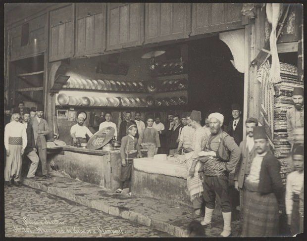 <p>1884'te Polycarpe Joaillier tarafından çekilen kebapçı fotoğrafı sosyal medyada ilgi gördü.</p>
