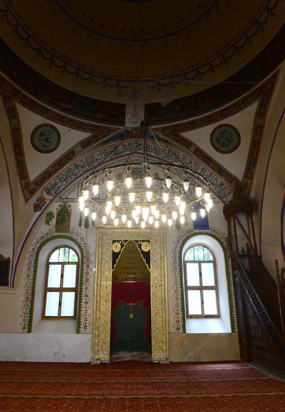 <p><strong>Belediye Başkanı Cahan: "Kentimiz için çok önemli"</strong></p>

<p>Uşak Belediye Başkanı Nurullah Cahan ise Ulu Cami'nin kent için çok önemli olduğunu belirterek, çalışmaların tamamlanmasından duyduğu memnuniyeti dile getirdi. </p>
