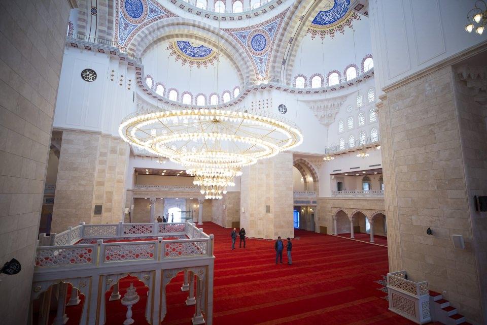 <p>Projenin mimarı Öner Tokcan, AA muhabirine yaptığı açıklamada, yaklaşık 20 bin konutun bulunduğu Ankara Kuzeykent'teki cami ve külliyenin inşasına Cumhurbaşkanı Recep Tayyip Erdoğan'ın talimatıyla başladıklarını belirterek, çalışmalarda bitme aşamasına geldiklerini söyledi.</p>

<p> </p>
