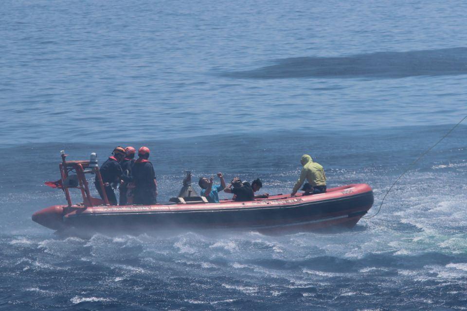 <p>Deniz Aslanı-2018 Arama Kurtarma Davet Tatbikatı, Midilli Adası ve Sakız Adası arasındaki Ege Denizi Türk Arma Kurtarma Bölgesi’nde TCSG Güven gemisinde icra edildi.</p>