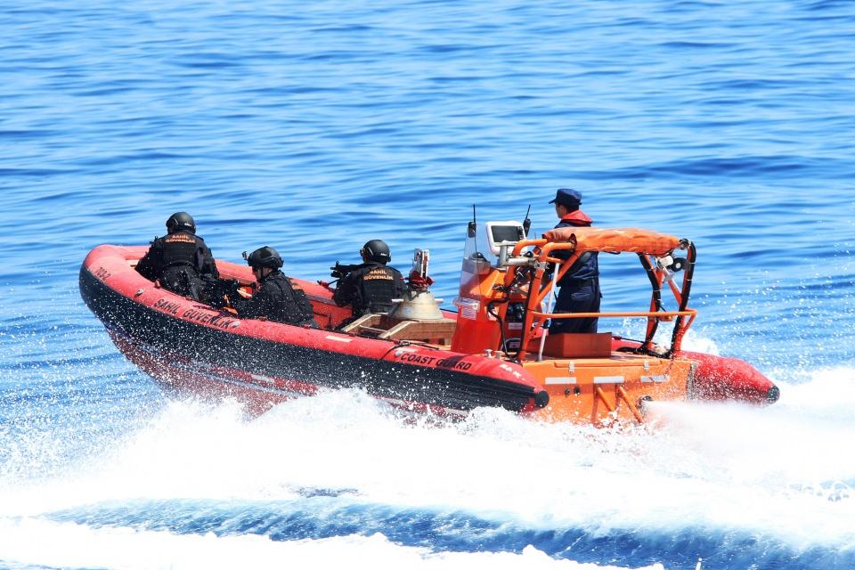 <p>Haberleşme Bakanlığı, Deniz ve İçuşlar Düzenleme Genel Müdürlüğü-Ana Arama Kurtarma Koordinasyon Merkezi (AAKKM) ve Sahil Güvenlik Komutanlığı Deniz Arama Kurtarma Koordinasyon Merkezi (Dz.AAKKM) ile Türk Silahlı Kuvvetleri (TSK) Arama Kurtarma Koordinasyon Merkezi arasındaki koordinasyonu ve Türk arama kurtarma unsurlarının imkan ve kabiliyetlerini denemek, müşterek arama kurtarma faaliyetlerinde iş birliği ve koordinasyonu üst düzeye çıkarmak, Türkiye’nin arama kurtarma imkan ve kabiliyetleri ile Türk Arama Kurtarma Bölgesi dahilindeki uygulamaları uluslararası camiaya duyurmak, tatbikata katılan tüm unsurların arama kurtarma usullerinin uygulanmasına yönelik eğitimlerini geliştirmek ve arama kurtarma komuta kontrol sistemlerini denemek ise tatbikatın hedefleri olarak belirtildi. </p>
