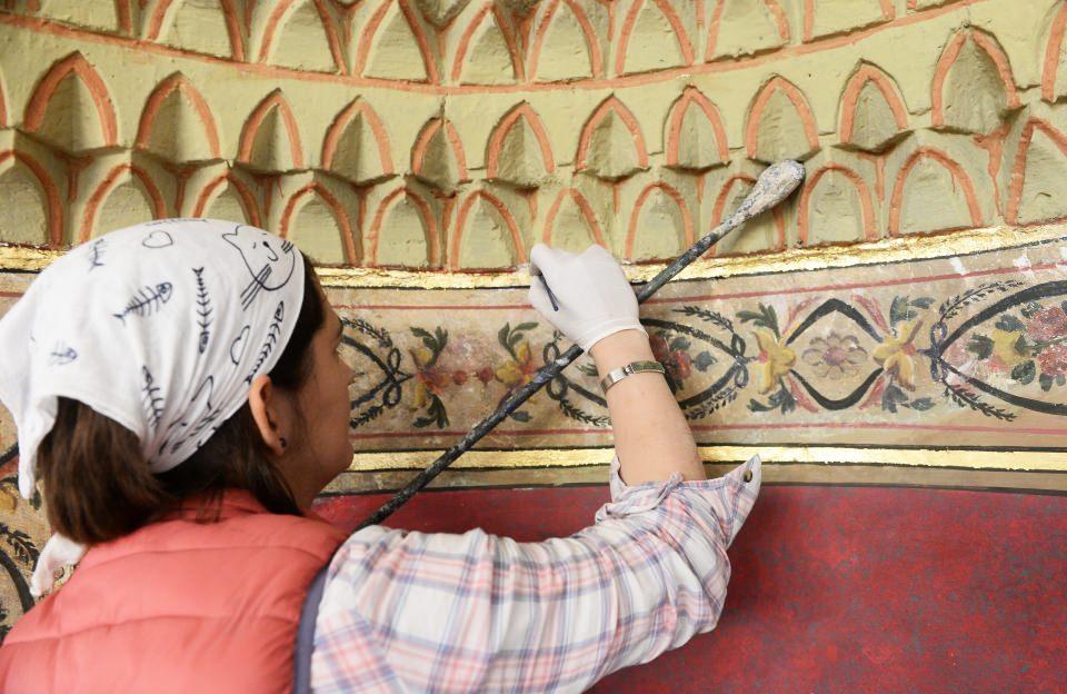 <p>Uşak'ta 1400'lü yılların başında inşa edilen tarihi Ulu Cami, Vakıflar Genel Müdürlüğünce yürütülen ve iki yıl süren yenileme çalışmalarıyla aslına uygun restore edilerek ayağa kaldırıldı.</p>
