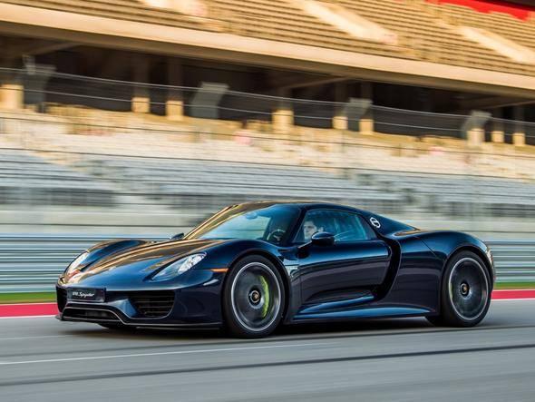 <p>22) PORSCHE 918 SPYDER</p>
<p>338 km/sa</p>