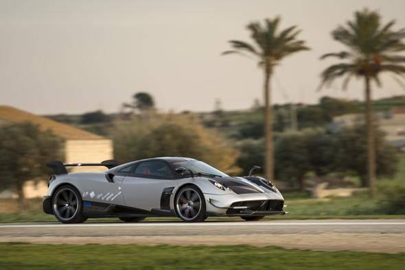 <p>11) PAGANI HUAYRA BC </p>
<p>383 km/sa</p>