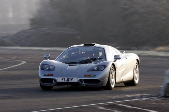 <p>10) MCLAREN F1 </p>

<p>388 km/sa</p>
