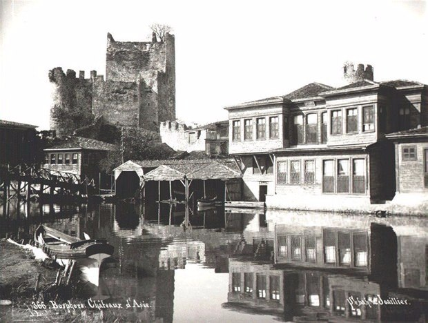 <p><strong>Anadolu Hisarı 1908</strong></p>

<p> </p>
