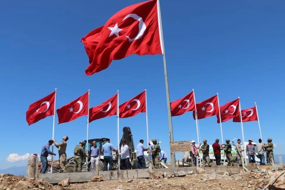 <p>'Zeytin Dalı Harekâtı'nın 41'inci günü olan 1 Mart 2018 tarihinde, Hatay'ın Hassa ilçesi karşısındaki Hac Bilal köyü Keltepe bölgesinde, PYD/PKK'lı teröristler ile güvenlik güçleri arasında çatışma çıktı. Onlarca teröristin etkisiz hale getirildiği çatışmalarda 9 asker şehit oldu. Teröristlerden arındırılan Keltepe'nin adı 'Şehitler Tepesi' olarak değiştirildi.</p>

<p> </p>
