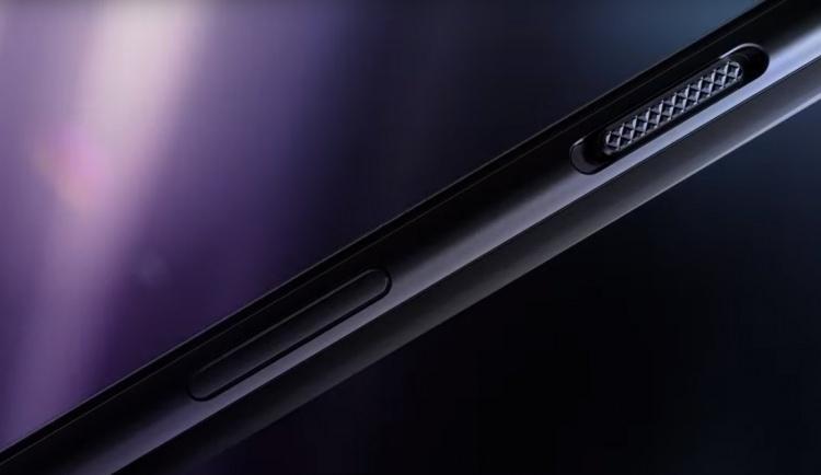 <p>6.28 inç büyüklüğünde ve 19:9 formatında çentikli bir ekrana sahip olan OnePlus 6 2280×1080 piksel çözünürlüğe sahip AMOLED ekrana ev sahipliği yapıyor. </p>
