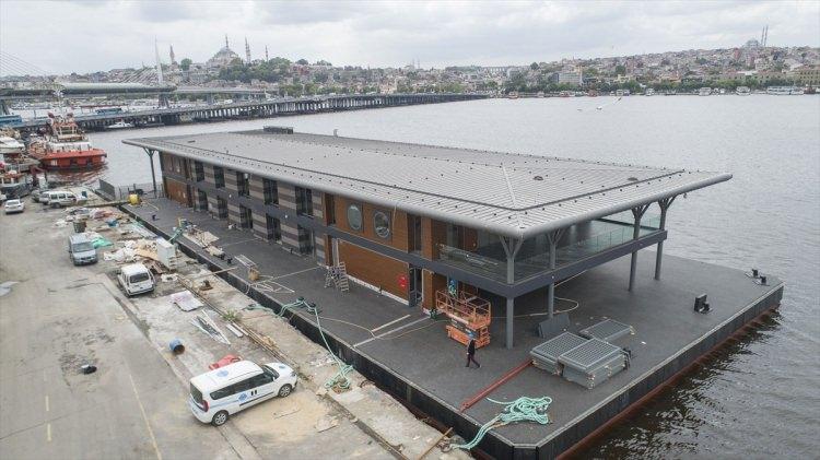 <p>Deniz üzerinde yüzer olarak tasarlanan iskele, 81 metre boyunda, 27,6 metre eninde 3,5 metre yükseklikte.</p>
