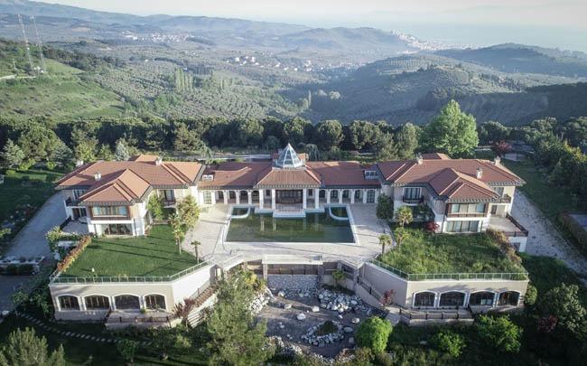 <p>"Soruşturma evrakı kapsamında ve terör örgütüne yönelik yürütülen diğer soruşturmalarda, firmaya ait Çağrışan Mahallesi'nde bulunan taşınmazın, FETÖ/PDY'nin örgütsel faaliyetlerinde kullanıldığı ve üst düzey örgüt toplantılarının yapıldığına dair yeterli şüphenin oluştuğu, şüpheli hakkında FETÖ/PDY'ye üye olma suçundan yargılamanın devam ettiği anlaşılmıştır. Müsadere talebinin şüphelinin yargılandığı dosyayla birleştirilerek değerlendirilmesinin yapılarak belirtilen taşınmazın, müsaderesine karar verilmesi iddia ve talep olunur."</p>
<p> </p>