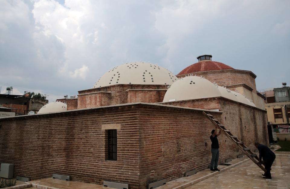 <p>Adana'da atıl durumdaki üç asırlık Yeni Hamam, aslına uygun şekilde yeniden restore edilerek turizme kazandırıldı. </p>
