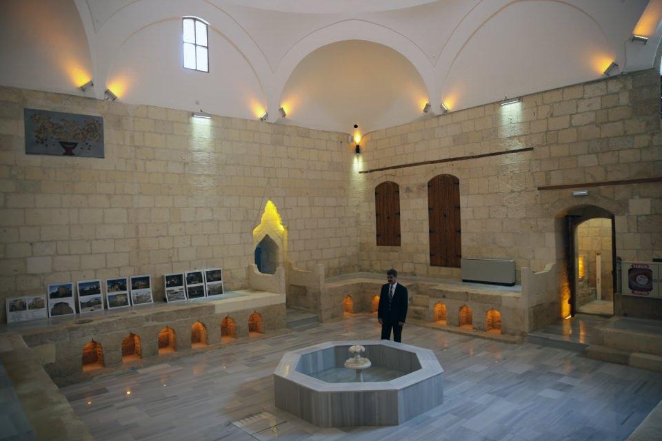 <p><strong> "Kültür, sanat ve sergi merkezi olacak"</strong></p>

<p>Develi, üzerinde çalışma yürüttükleri eserleri aslına uygun restore etmenin en önemli öncelikleri olduğunu dile getirdi. Yeni Hamam'ın da aynı şekilde restore edildiğini aktaran Develi, şunları kaydetti:</p>
