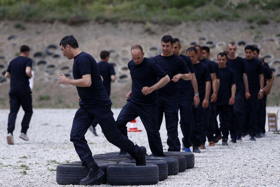 <p>Öte yandan, eğitimler öncesinde herhangi bir kaza yaşanmaması temennisiyle kurban kesildi. </p>

