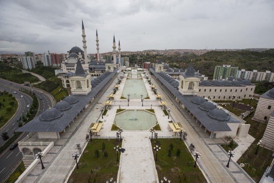 <p>Cami ve külliyenin Ramazan Bayramı'nda açılması planlanıyor.</p>
<p> </p>