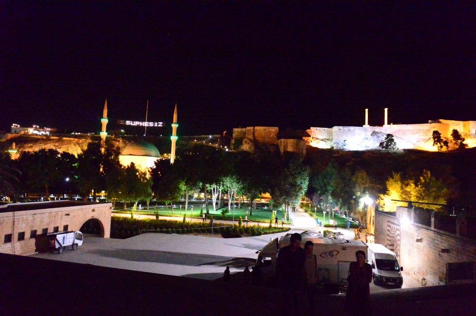 <p>Birçok vatandaş, çocuklarıyla geç saatlere kadar büyükşehir ve merkez ilçe belediyelerinin düzenlediği ramazan etkinliklerinde vakit geçiriyor.</p>
