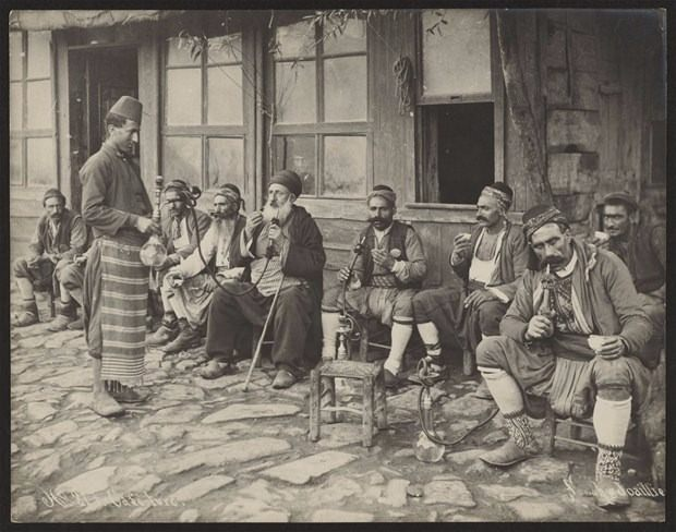 <p>1885 yılına ait bir kahvehane resmi</p>

