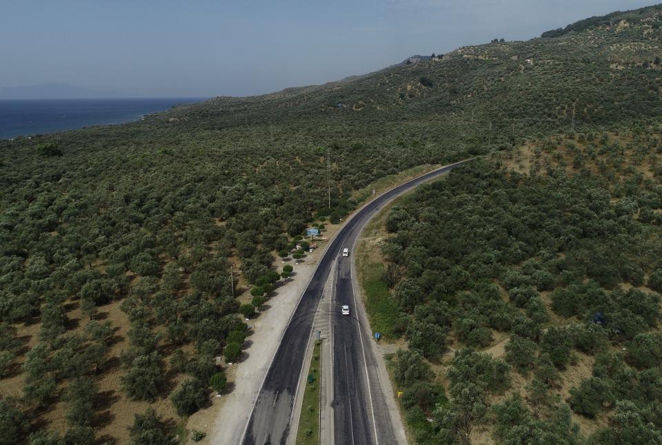 <p>Tünellerin bölünmüş yol standartlarında iki geliş ve iki gidiş olarak inşa edildiğini anlatan Yılmaz. "T1 ve T2 adı verilen iki tünelimizde de çalışmalarımız tüm hızıyla devam etmektedir. </p>
<p> </p>