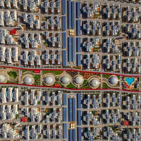 <p>Birleşik Arap Emirlikleri 354 milyon dolarlık bir şehir kurmaya hazırlanıyor. Söz konusu şehirde sürücüsüz araçlar, seralar ve güneş enerjili villalar bulunacak.</p>

<p> </p>
