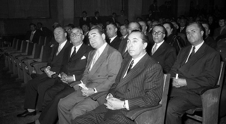 <p>Menderes, Demokrat Parti'nin seçim zaferini, "14 Mayıs, bir devre son veren ve yeni bir devir açan müstesna ehemmiyette tarihi bir gün olarak daima anılacaktır. Bu tarihi günün hatırasını yalnız partimizin değil Türk demokrasisinin bir zafer günü olarak yad ediyoruz." ifadeleriyle yorumlamıştı.</p>

<p> </p>
