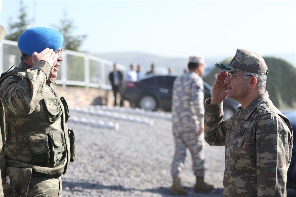 <p>Tatbikata katılan 4. Kolordu Komutanı Korgeneral Ali Sivri icra edilen operasyon hakkında bilgi aldı.</p>