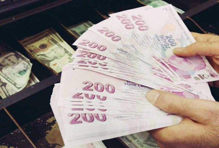 <p><strong>Nasıl ve nereye başvurulacak? </strong></p>

<p>SGK'ya olan borçlar için elden veya posta yolu ile sigortalıların bulunduğu sosyal güvenlik il müdürlüklerine ya da merkezlere başvurulması gerekiyor. Vergi borçları için ise başvurular Gelir İdaresi'nin internet sitesine ya da ilgili vergi dairesine şahsen veya posta yolu ile yapılacak.</p>
