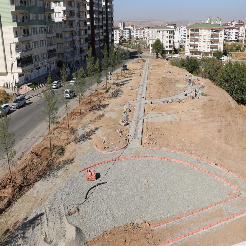 <p>Terörün izlerinin silinmesi ve yeşil alanların artırılması amacıyla 2 milyon 278 bin 77 ağaç/fidan dikildi.</p>
<p> </p>