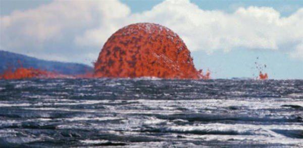 <p>50 yıl önce Hawaii'de görüntülenen 65 metrelik lav topu.</p>

<p> </p>
