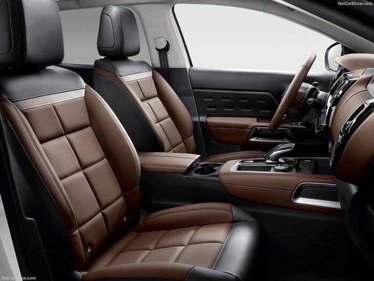 <p>C5 Aircross, yüksek performanslı, Euro 6.2 standartlarını karşılayan benzinli ve dizel motor seçenekleri ve yakıt avantajı sağlayan daha hafif 8 vitesli EAT8 tam otomatik şanzıman ile geliyor. </p>
