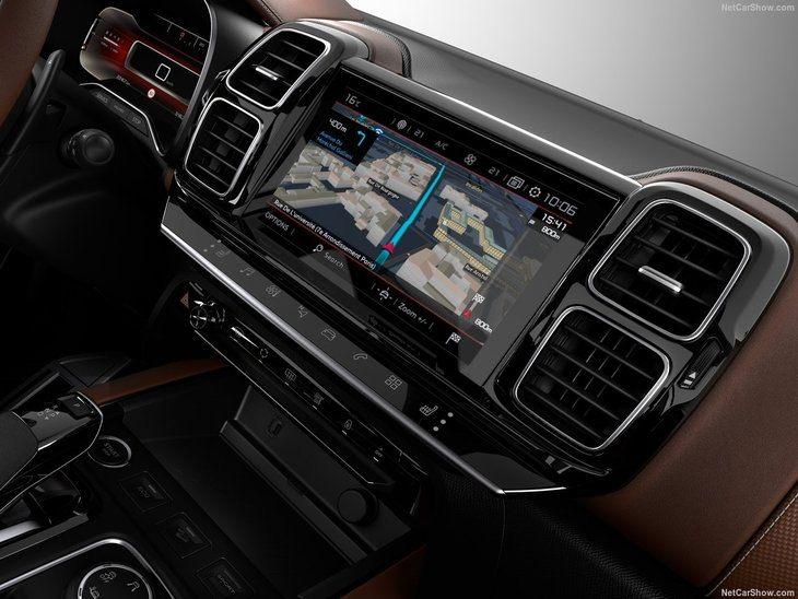 <p>Citroen Advanced Comfort programının elçisi olan C5 Aircross, SUV segmentindeki en modüler ve konforlu model olma iddiasında. </p>
