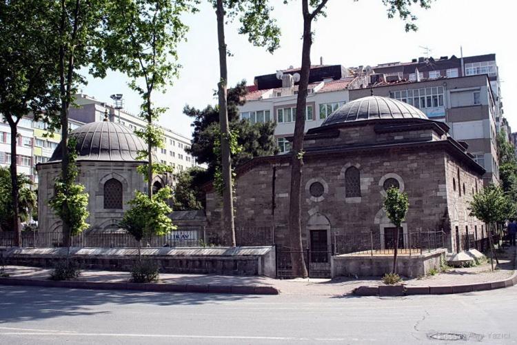 <p><strong>ŞAH-I HUBAN HATUN </strong></p>

<p>Sultan 3. Murad'ın hasekilerinden olan bu hanım, İstanbul'da Fatih Vatan Caddesi'nde bulunan Bezmialem Vakıf Üniversitesi'nin bittiği cadde ile Oğuzhan Caddesi'nin kesiştiği noktada kalan bölgede sıbyan mektebi ve cami yaptırmıştır. </p>
