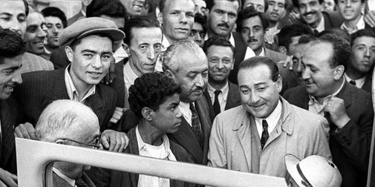 <p>Türkiye tarafından NATO'ya girmek için ilk başvuru 11 Mayıs 1950'de yapılmıştı. Adnan Menderes Hükümeti döneminde ise Türkiye, 1952'de NATO'ya tam üye olarak kabul edildi.</p>

<p> </p>
