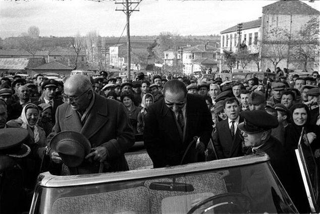 <p><strong>İnönü'nün "şartlar tamam olduğunda ihtilal meşru haktır" sözü</strong><br />
18 Nisan 1960'ta TBMM'de "muhalefet ve basının faaliyetlerini incelemek" amacıyla Demokrat Partili 15 milletvekilinden oluşan Tahkikat Komisyonu kuruldu.</p>
