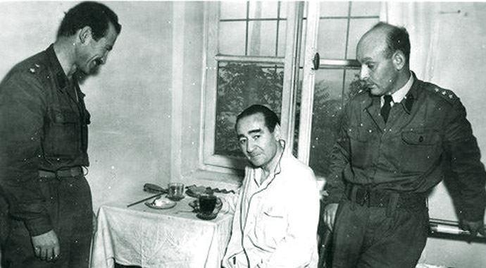 <p>Adnan Menderes, aynı gün yurt gezisi kapsamında bulunduğu Kütahya'da Albay Muhsin Batur tarafından gözaltına alınarak Ankara'ya götürüldü ve daha sonra diğer tutuklu Demokrat Parti üyeleriyle Yassıada'da hapsedildi.</p>

<p> </p>
