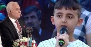 <p>Ramazan ayının başlamasıyla gözler Nihat Hatipoğlu'nun iftar programına çevrildi. Birbirinden ilginç soruların sorulduğu programda her Ramazan olduğu gibi gelenek bu yıl da bozulmadı. </p>

<p> </p>
