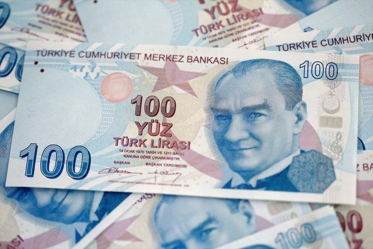 <p>Kasım 2002'de iktidara gelen ve o tarihten bu yana tüm saldırılara rağmen Türkiye'yi 3 kattan fazla büyüten, alt gelir grubundan üst-orta gelir grubuna yükselten AK Parti'nin, 24 Haziran için hazırladığı seçim beyannamesinde 'Güçlü Türkiye, Güçlü Hükümet, Güçlü Meclis' vurgusu öne çıktı. Cumhurbaşkanı ve AK Parti Genel Başkanı Recep Tayyip Erdoğan'ın açıkladığı "Yaparsa yine AK Parti Yapar" başlıklı beyannamede 81 milyona her alanda yaşam boyu güvence verildi. AK Parti gelecek 5 yılda 5 milyon istihdam sözü verirken, beyannamede yer alan 146 kalkınma projesi ile önümüzdeki dönemin ipuçları verildi.</p>
